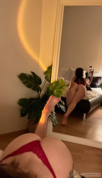 Foto 2 - Valerie Attraktive, diskrete, dominante junge Dame verfügbar 
