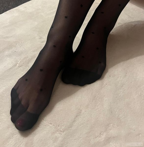 Foto 2 - Nina Meine getragene Nylons warten auf dich