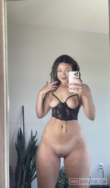 Foto 1 - Veronica Eine sehr sanfte Frau im Bett 