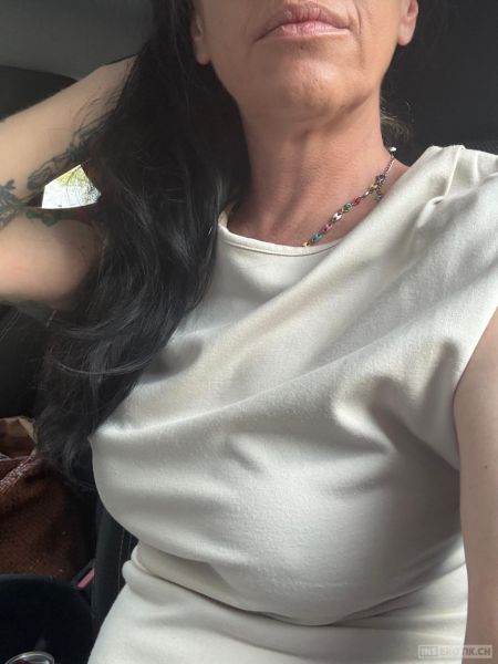 Foto 1 - Mira Handjob einer dominanten und heissen MILF