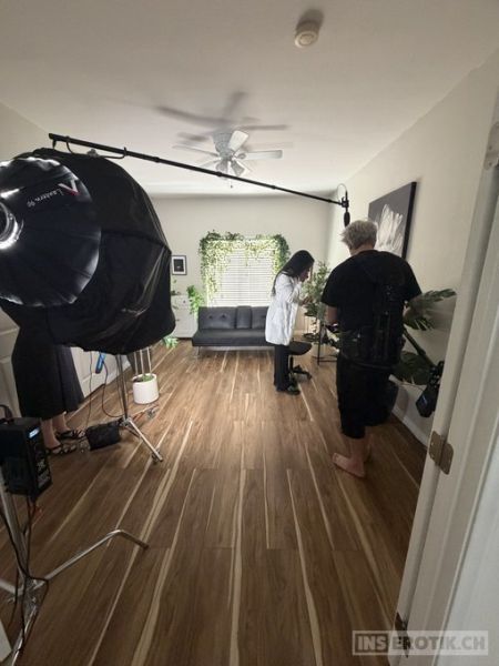 Foto 2 - Alice REKRUTIERUNG – AUDIOVISUELLE PRODUKTION FÜR ERWACHSENE