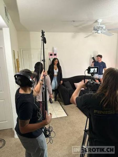 Foto 2 - Charlotte OFFIZIELLES CASTING — DARSTELLER & DARSTELLERINNEN FÜR ERWACHSENENFILME GESUCHT